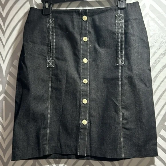 The limited stretch skirts - Picture 3 of 3